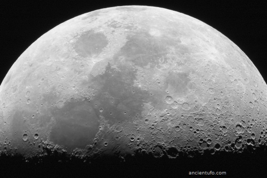 Bulan Miliki Air Lebih Banyak dari Perkiraan