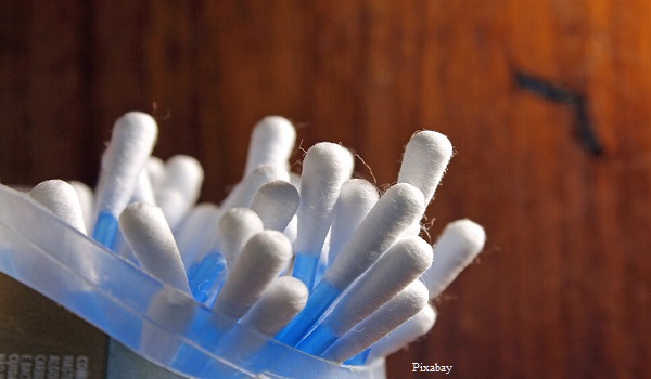 Inggris Larang Penjualan Sedotan Plastik dan Korek Kuping