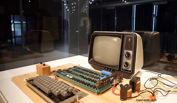 Komputer Generasi Pertama Apple-1 Dilelang Rp5,5 Miliar