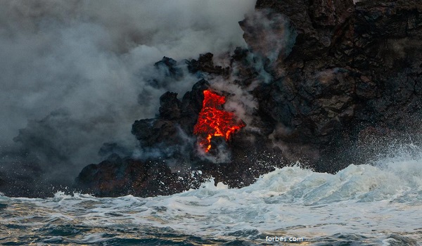 Lava Keringkan Danau Terbesar Hawaii dalam Hitungan Jam