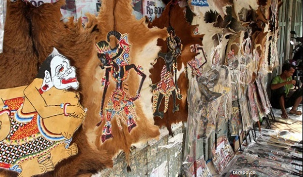 Lestarikan Budaya dan Sosialisasi Pembangunan Lewat Wayang Kulit