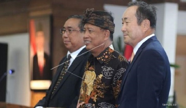 Menristekdikti Kenalkan Rektor Asing Pertama Masuk Indonesia