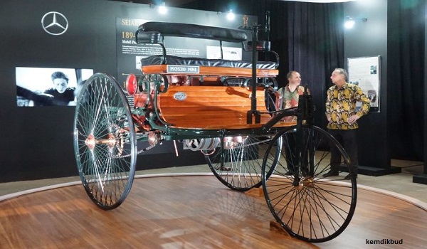 Museum Nasional Indonesia Terima Hibah Replika Mobil Pertama di Dunia