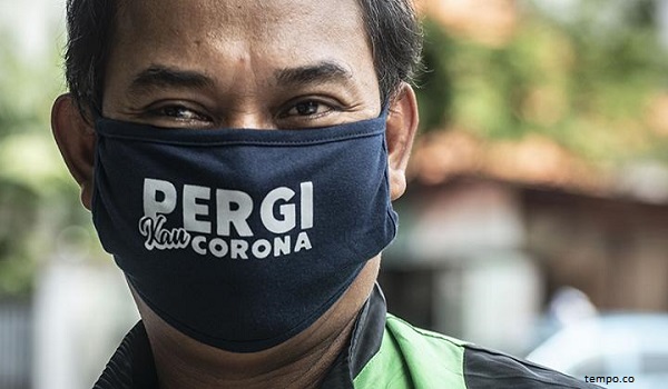 Pemerintah Wajibkan Warga Kenakan Masker saat Beraktivitas di Luar Rumah