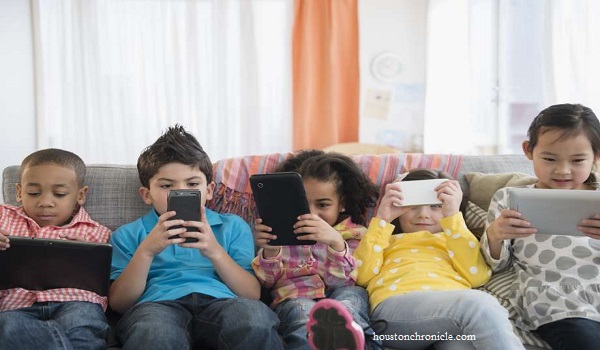 Pentingnya Pemahaman Penggunaan Media Sosial di Smartphone bagi Usia Dini