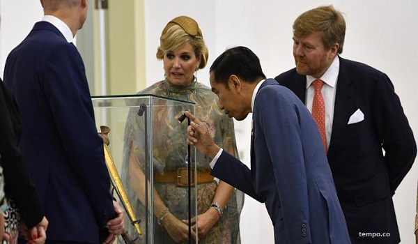 Raja Belanda Kembalikan Keris Pangeran Diponegoro ke Presiden Jokowi