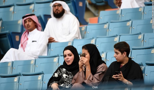 Saudi Bolehkan Perempuan Masuk Stadion untuk Pertama Kalinya
