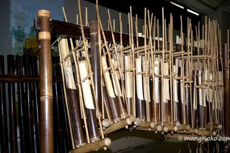 Suara Angklung Bergema di Bern