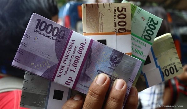 Terus Melemah, Rupiah Nyaris Tembus Rp14.200 per Dolar AS